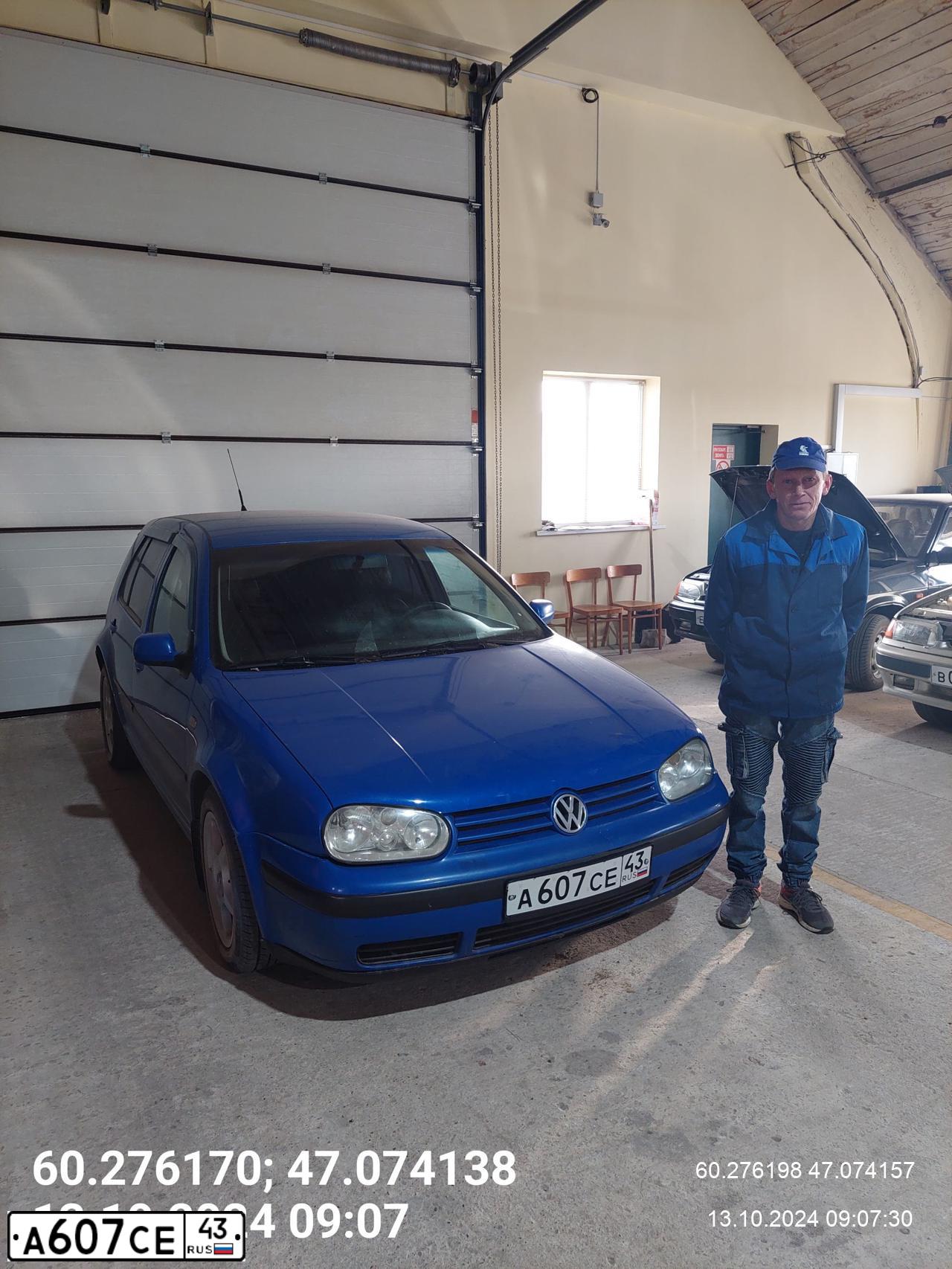 Фото автомобиля VOLKSWAGEN GOLF, 1999 — госномер А607СЕ43. Цвет: синий