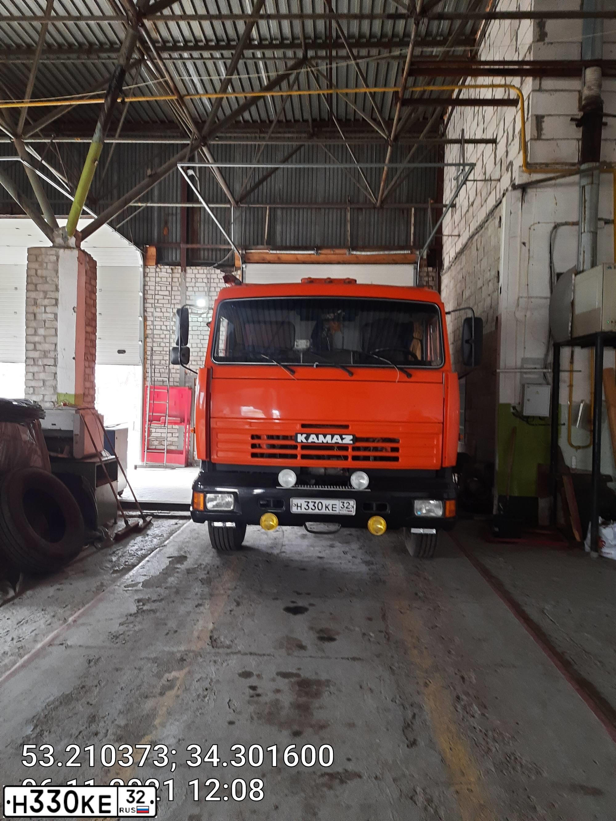 Фото автомобиля KAMAZ 65115 /6X4/, 2008 — госномер Н330КЕ32. Цвет: ОРАНЖЕВЫЙ