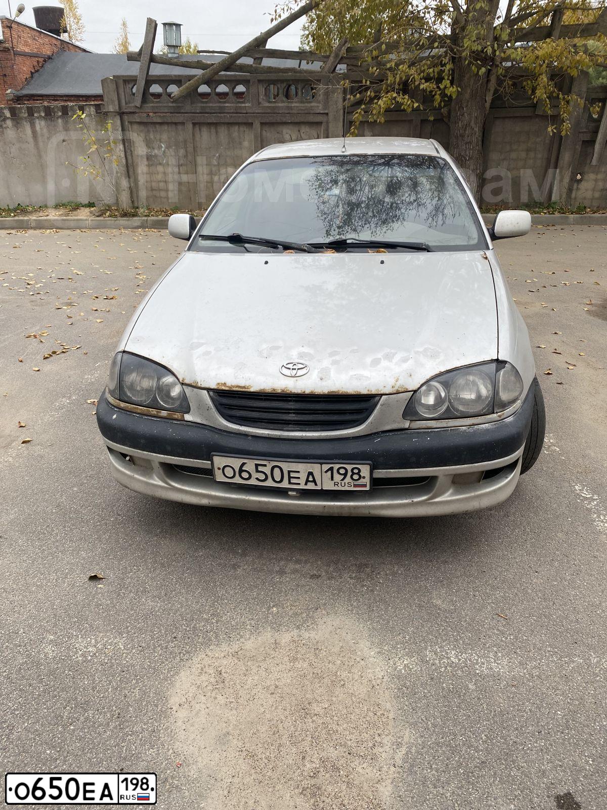 Фото автомобиля TOYOTA AVENSIS, 1999 — госномер О650ЕА198. Цвет: СЕРЕБРИСТЫЙ