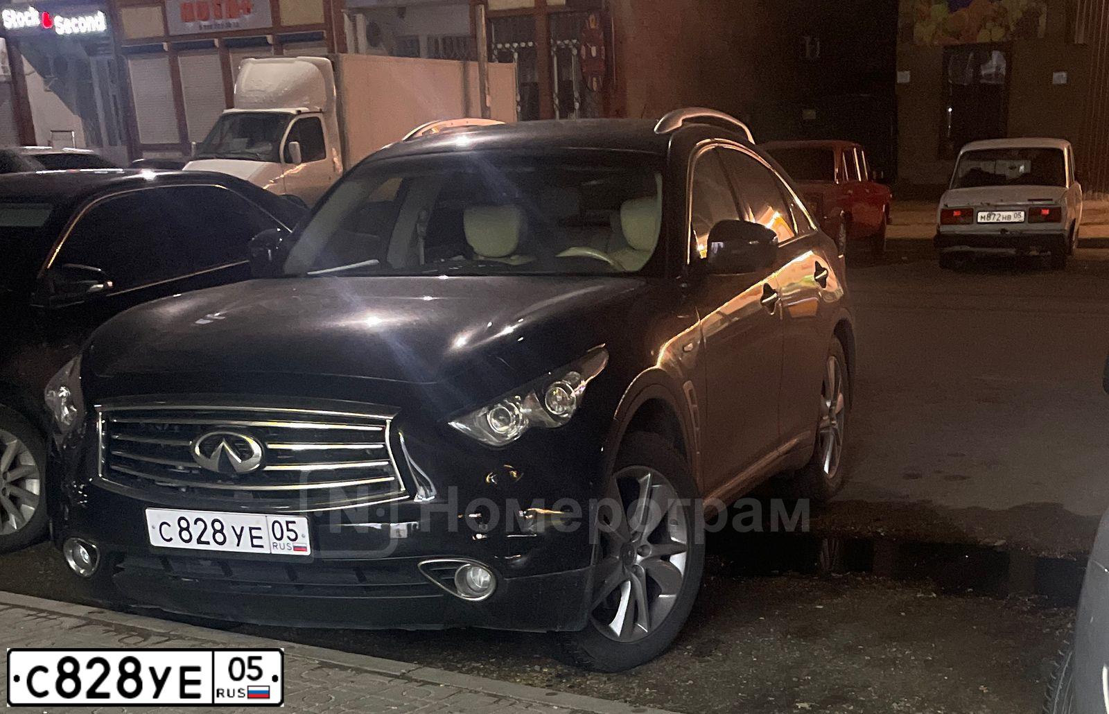 Фото автомобиля INFINITI QX70 /FX/, 2014 — госномер С828УЕ05. Цвет: ЧЕРНЫЙ