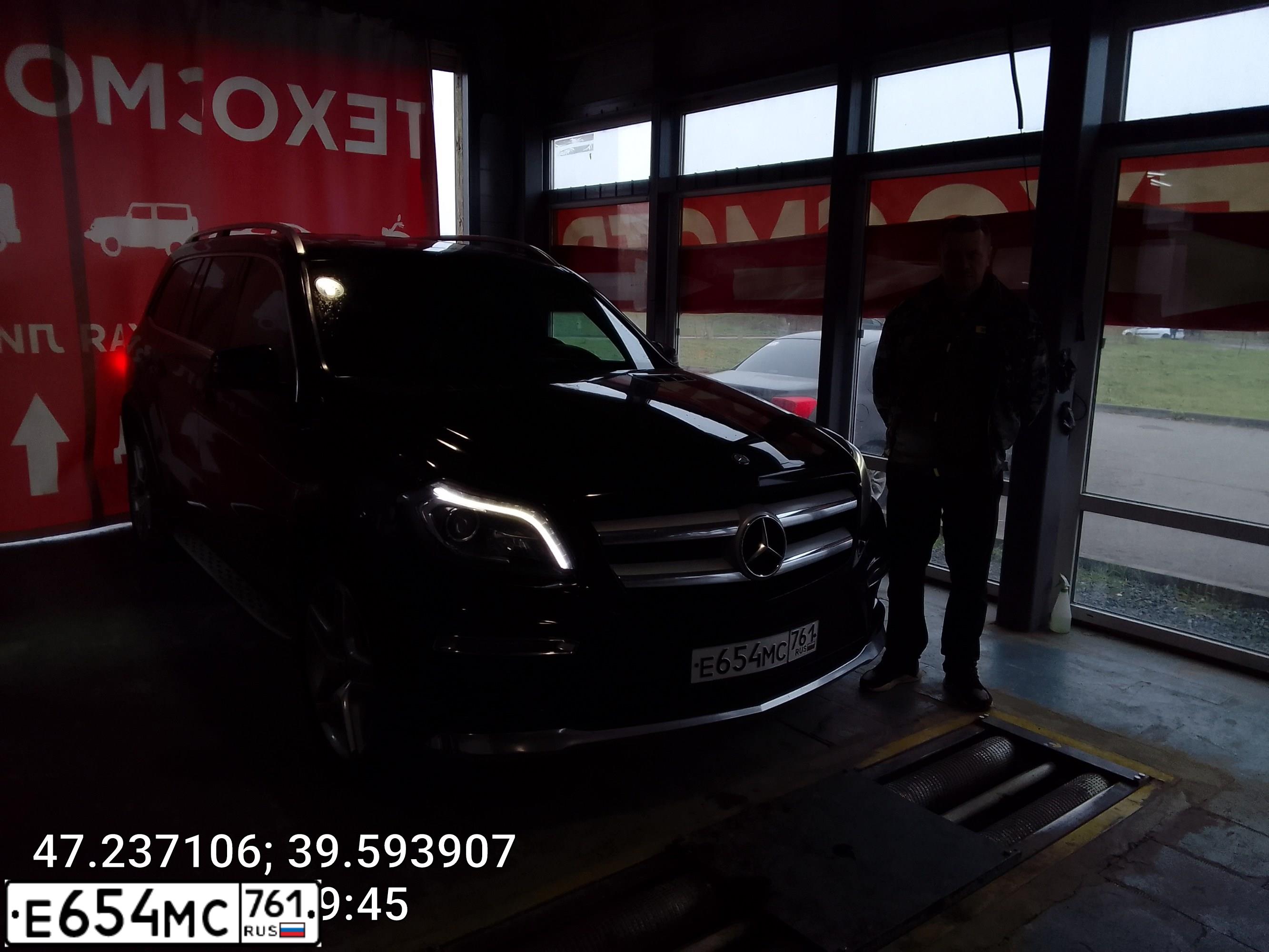 Фото автомобиля MERCEDES GL-KLASSE, 2013 — госномер С360СС161. Цвет: ЧЕРНЫЙ