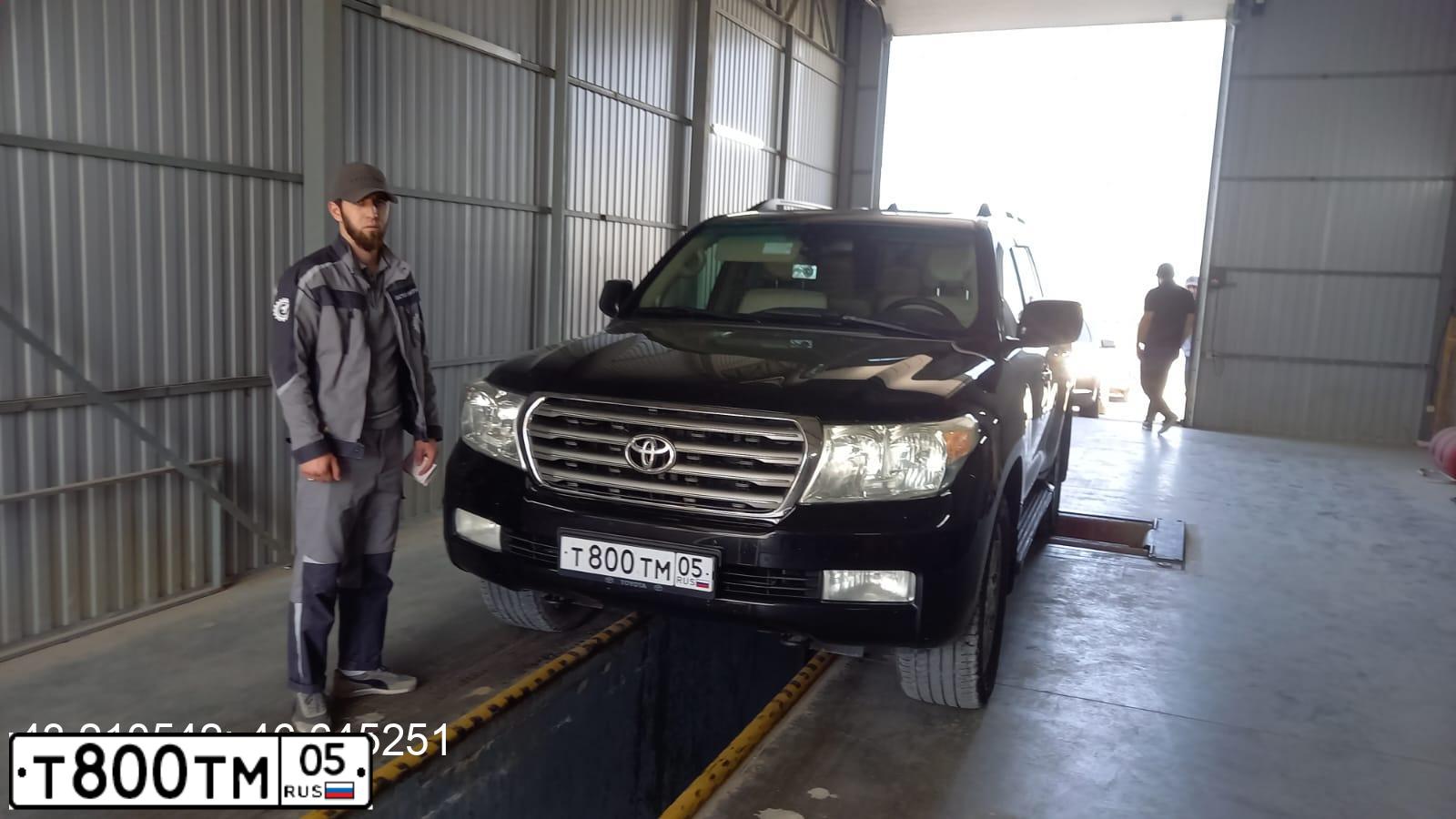 Фото автомобиля TOYOTA LANDCRUISER 200, 2008 — госномер А111ТК05. Цвет: ЧЕРНЫЙ