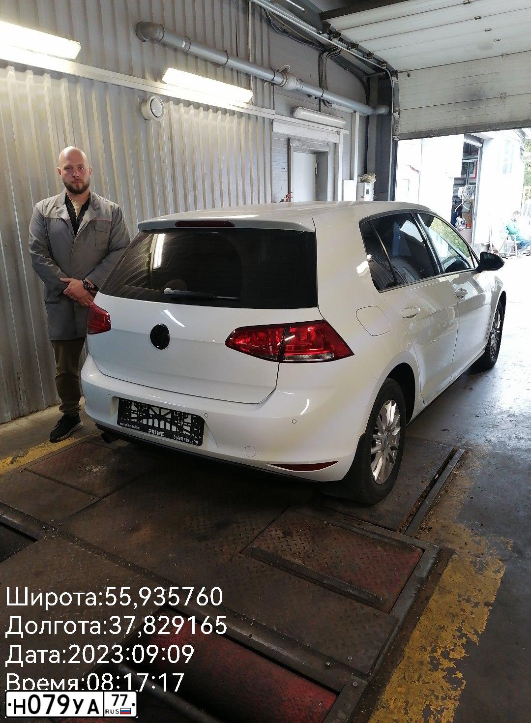 Фото автомобиля VOLKSWAGEN GOLF, 2013 — госномер Р150ВЕ977. Цвет: Белый