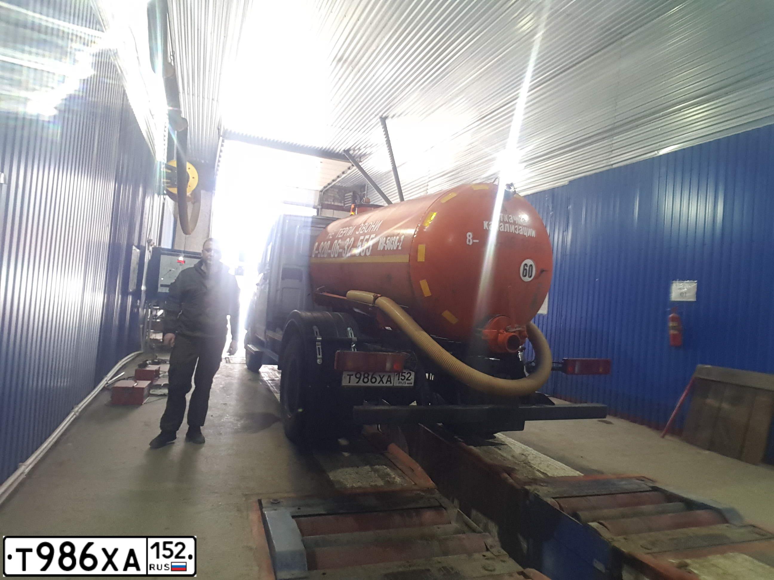 Фото автомобиля GAZ ON NEXT, 2015 — госномер Т986ХА152. Цвет: Серебристый