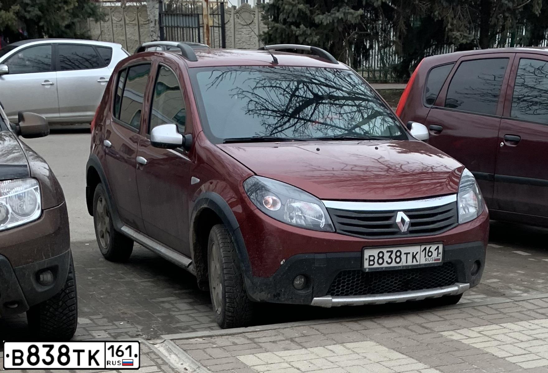 Фото автомобиля RENAULT SANDERO, 2014 — госномер В838ТК161. Цвет: Красный