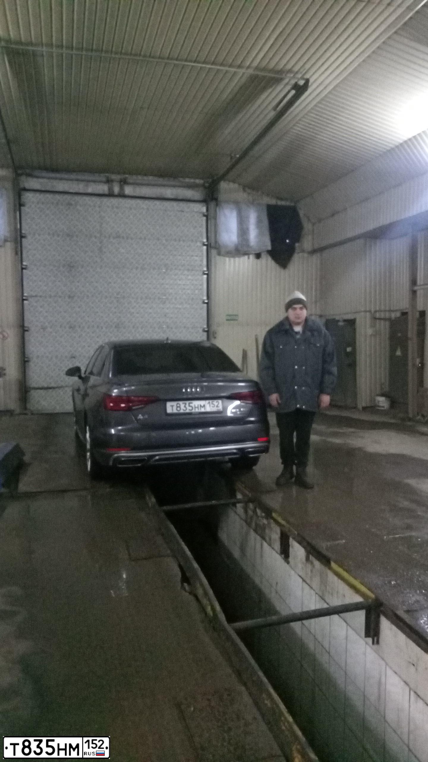 Фото автомобиля AUDI A4, 2018 — госномер М368ТН750. Цвет: Серый