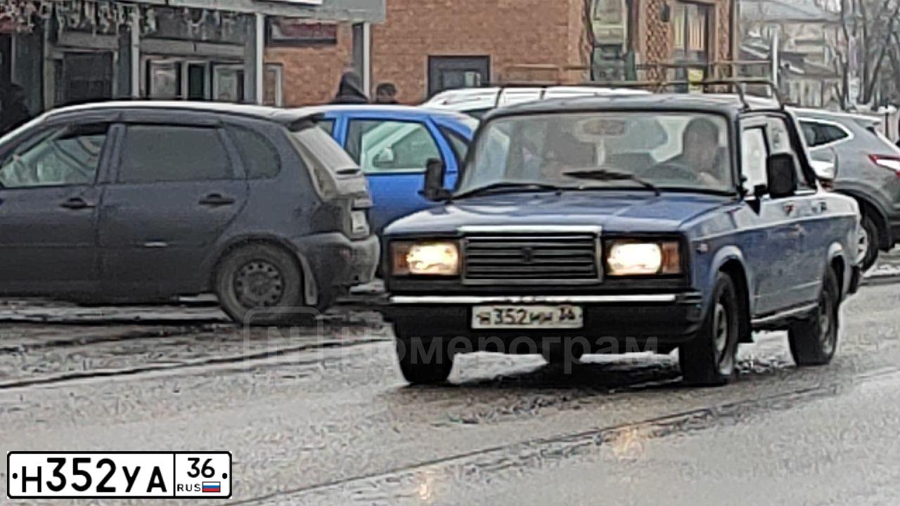 Фото автомобиля HYUNDAI SOLARIS, 2011 — госномер М909ЕР136. Цвет: Красный