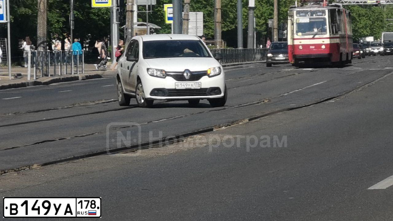 Фото автомобиля RENAULT LOGAN, 2014 — госномер В149УА178. Цвет: БЕЛЫЙ