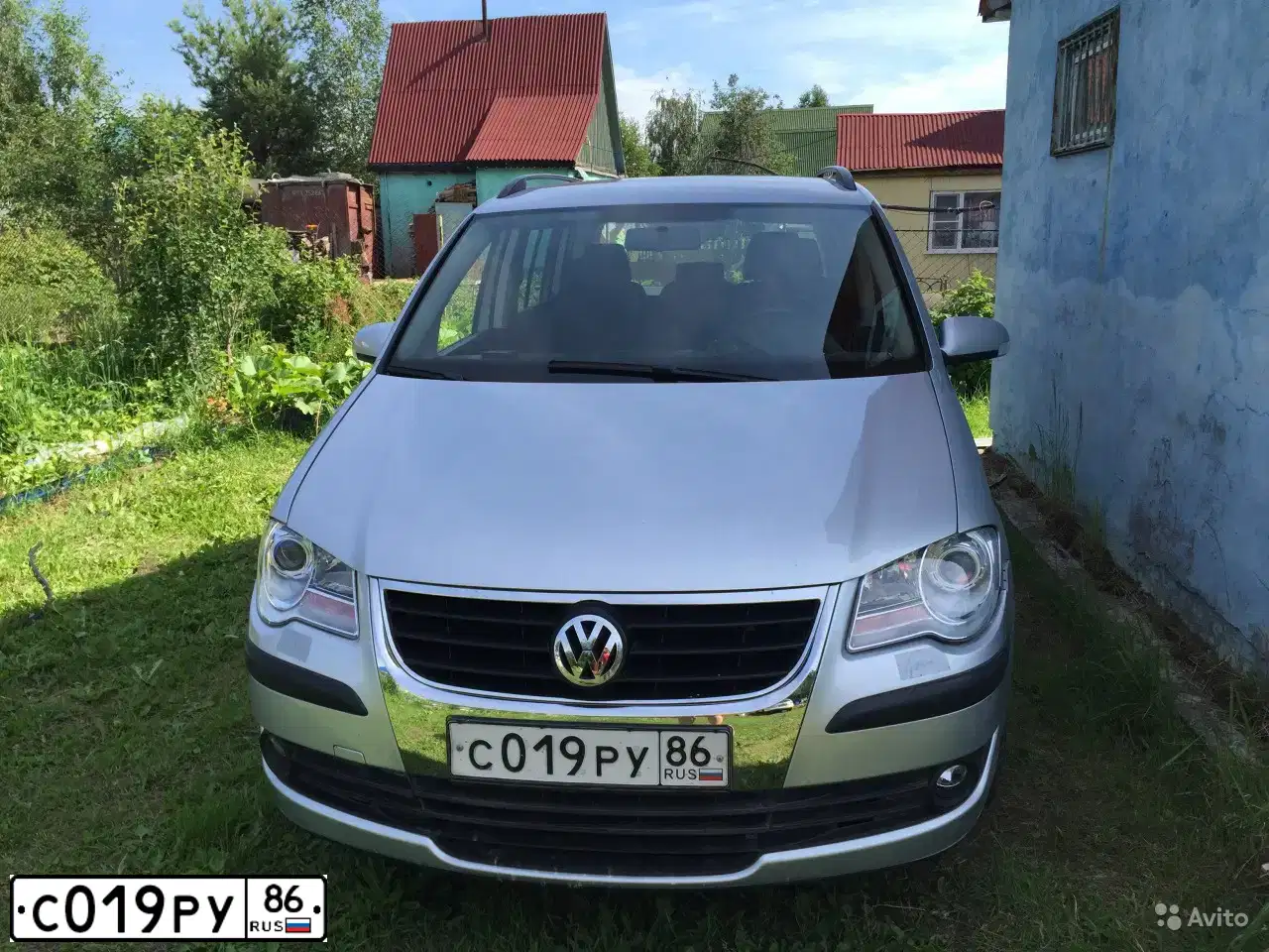 Фото автомобиля VOLKSWAGEN TOURAN, 2007 — госномер С019РУ86. Цвет: Серый