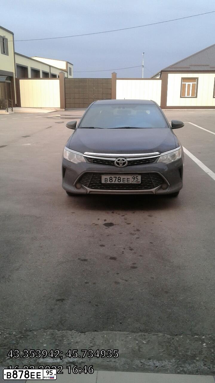 Фото автомобиля TOYOTA CAMRY, 2020 — госномер Е078ЕЕ95. Цвет: ЧЕРНЫЙ