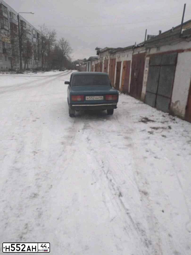 Фото автомобиля LADA 2105, 2007 — госномер О686СА44. Цвет: синий