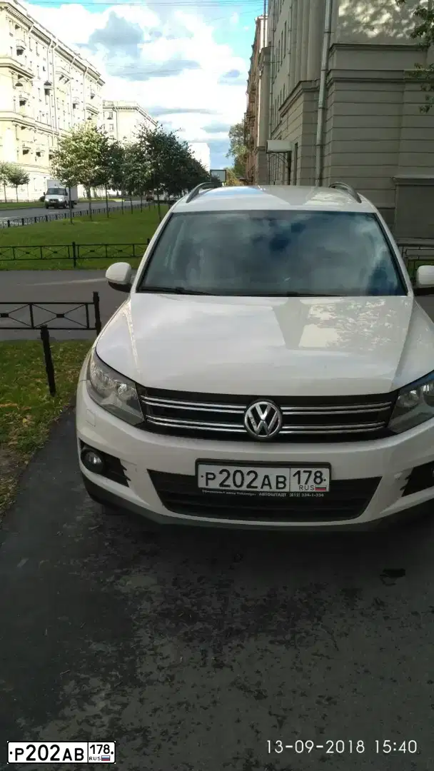 Фото автомобиля VOLKSWAGEN TIGUAN, 2013 — госномер А656МН761. Цвет: Белый