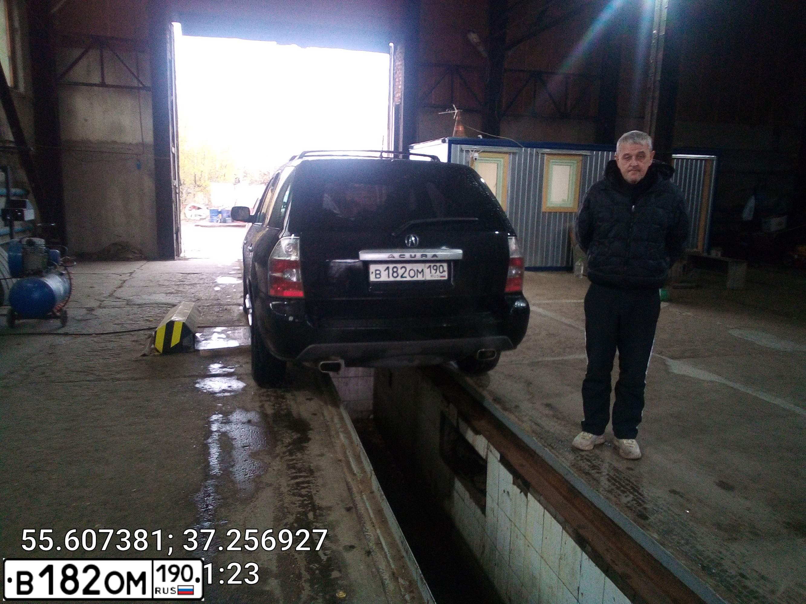 Фото автомобиля ACURA MDX, 2004 — госномер В182ОМ190. Цвет: ЧЕРНЫЙ