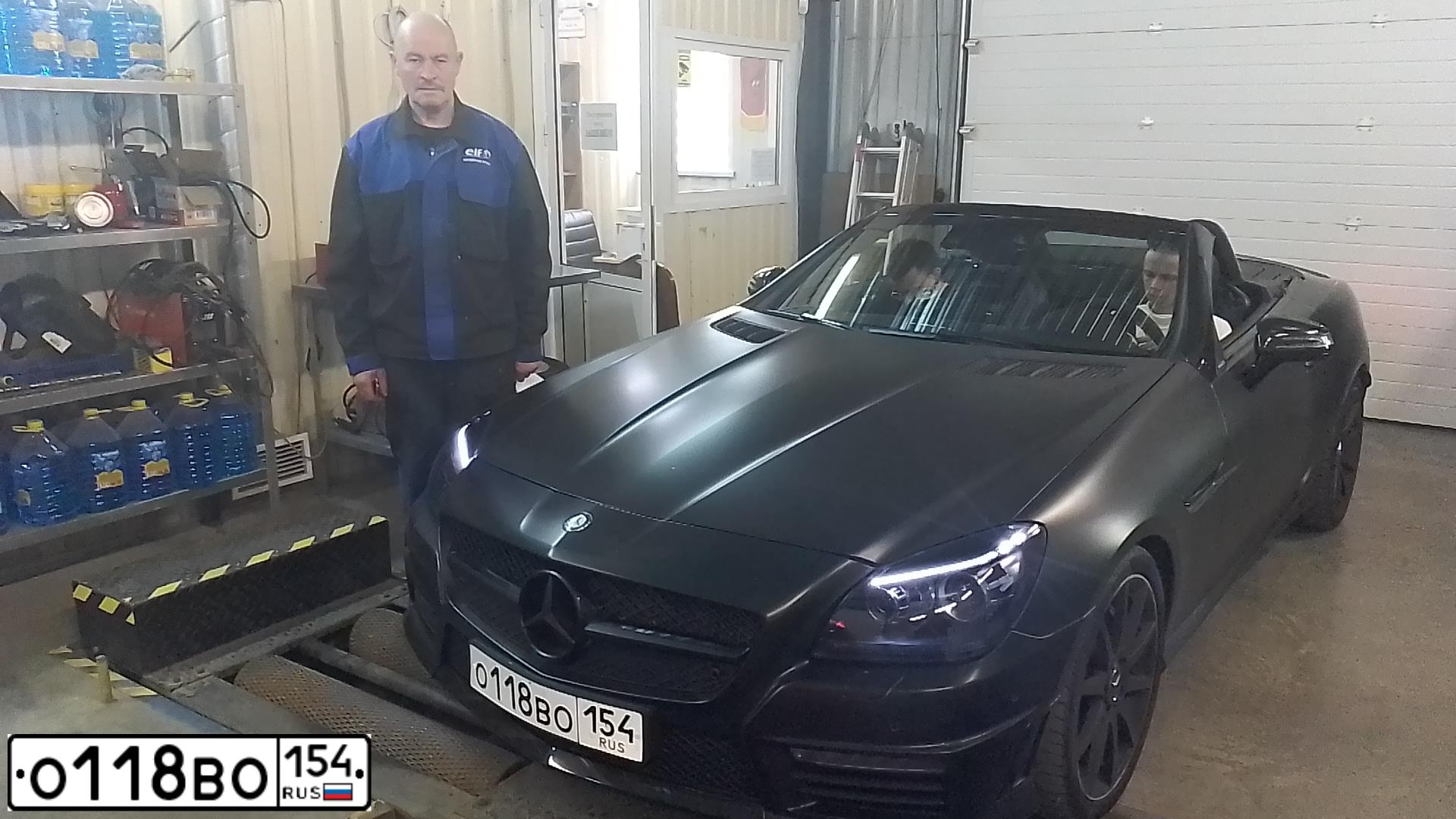 Фото автомобиля MERCEDES SLK-KLASSE, 2014 — госномер О118ВО154. Цвет: ЧЕРНЫЙ