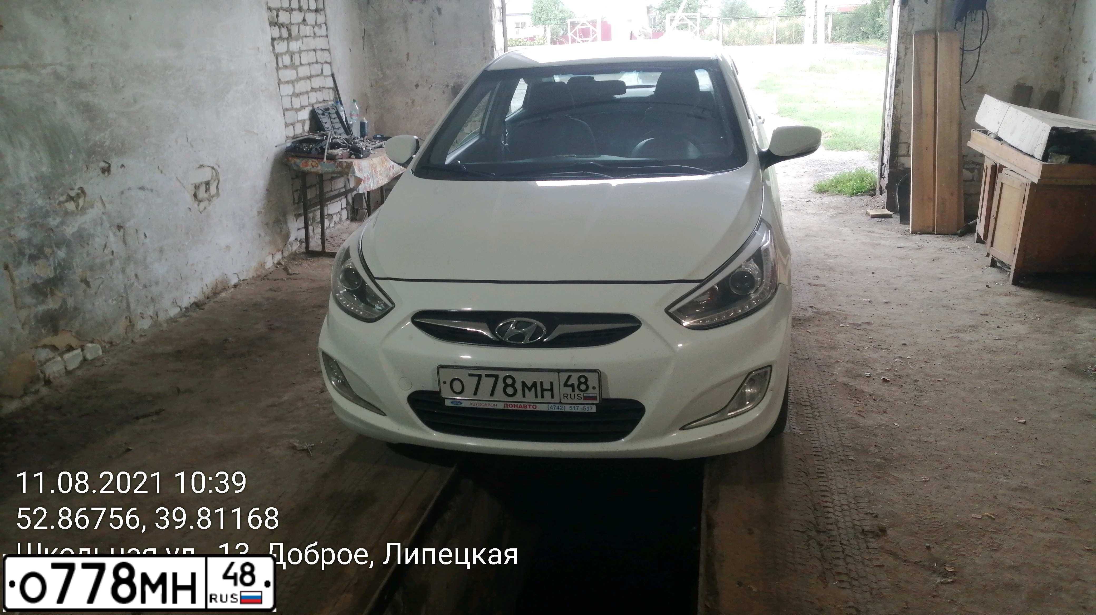 Фото автомобиля HYUNDAI SOLARIS, 2014 — госномер М482КР48. Цвет: Белый