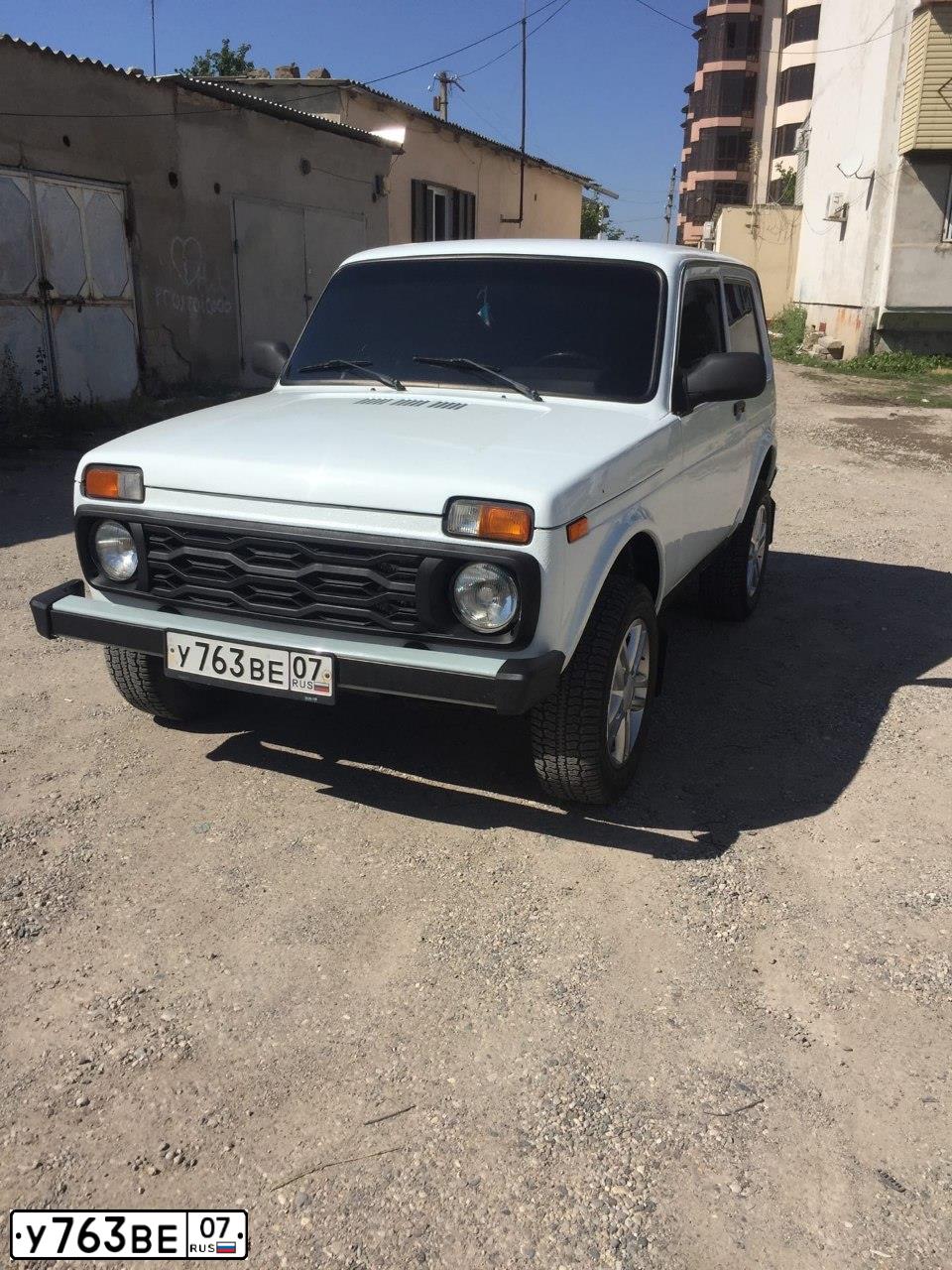 Фото автомобиля LADA NIVA, 2004 — госномер Х507МС07. Цвет: ЯРКО-БЕЛЫЙ