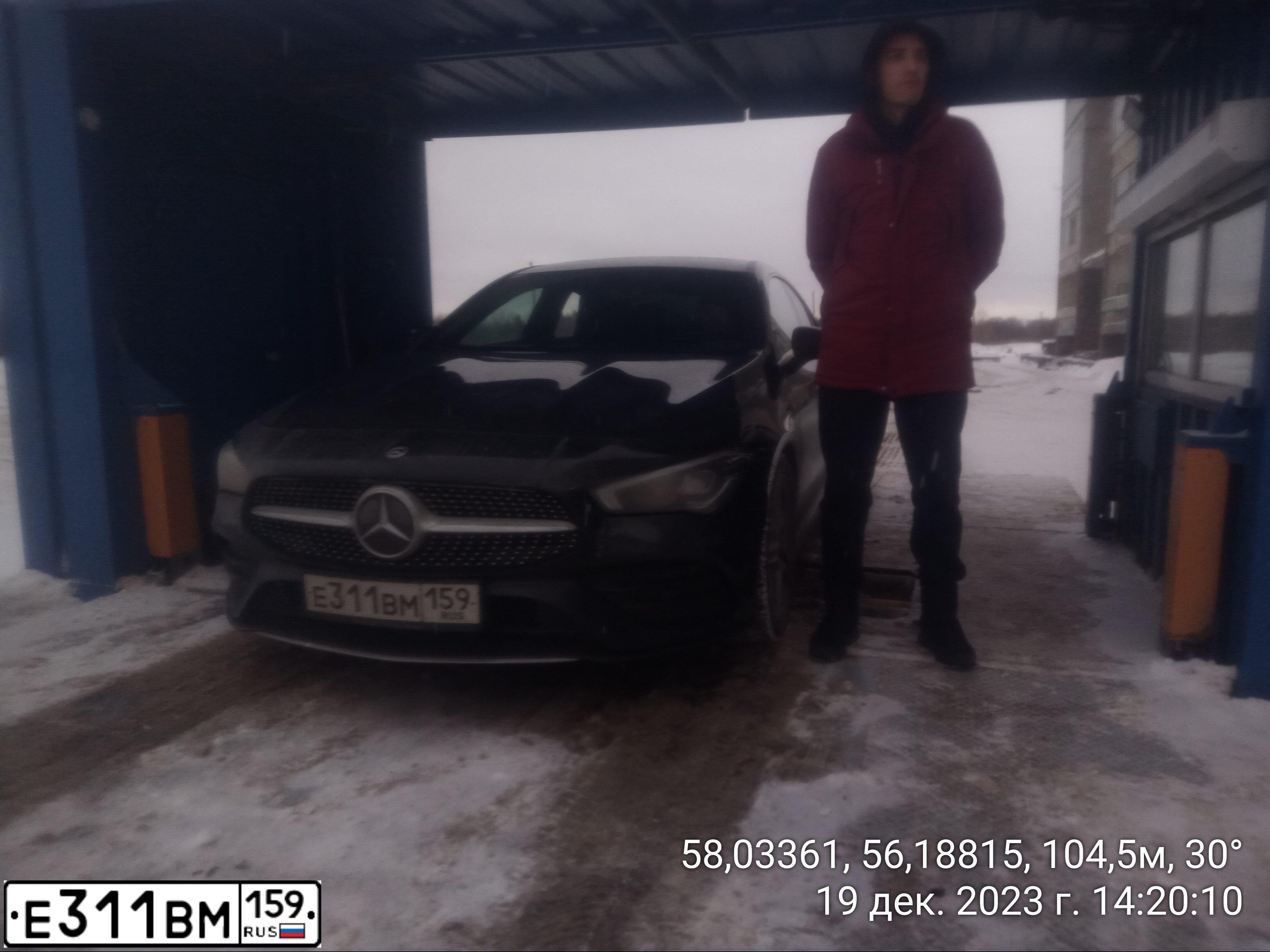 Фото автомобиля MERCEDES CLA-KLASSE, 2019 — госномер Р475КТ774. Цвет: ЧЕРНЫЙ