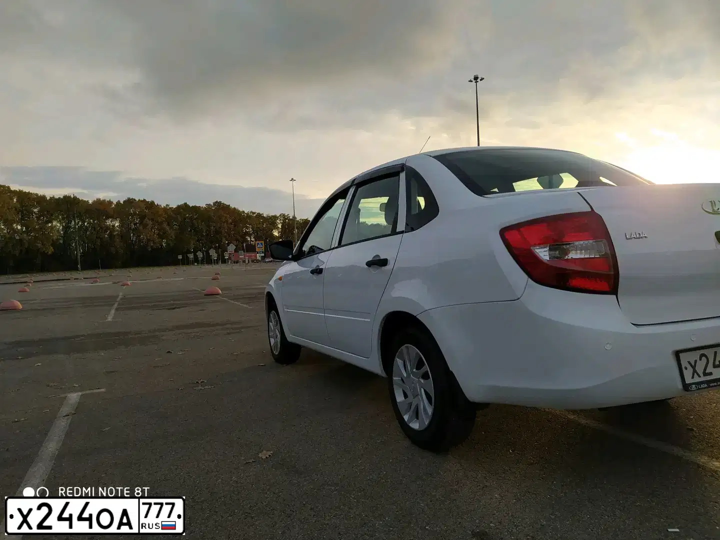 Фото автомобиля HYUNDAI SOLARIS, 2015 — госномер Х249ОА777. Цвет: СИНИЙ