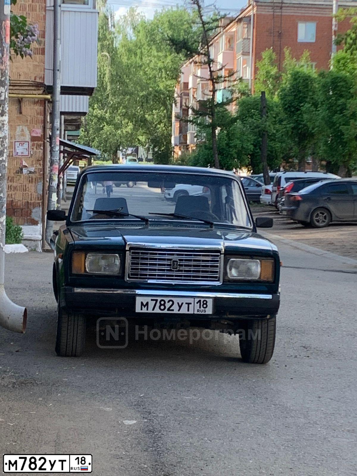 Фото автомобиля LADA 2107 LADA, 2007 — госномер М782УТ18. Цвет: Темно-зеленый