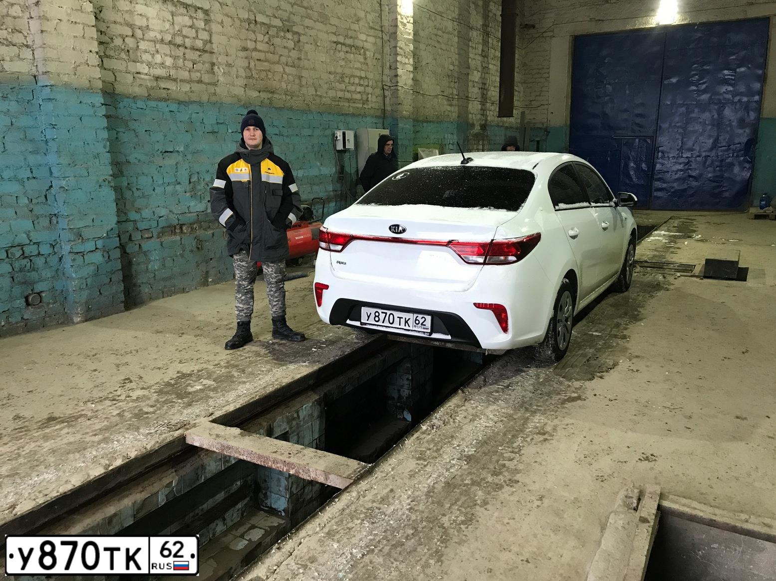 Фото автомобиля KIA RIO, 2019 — госномер У870ТК62. Цвет: БЕЛЫЙ