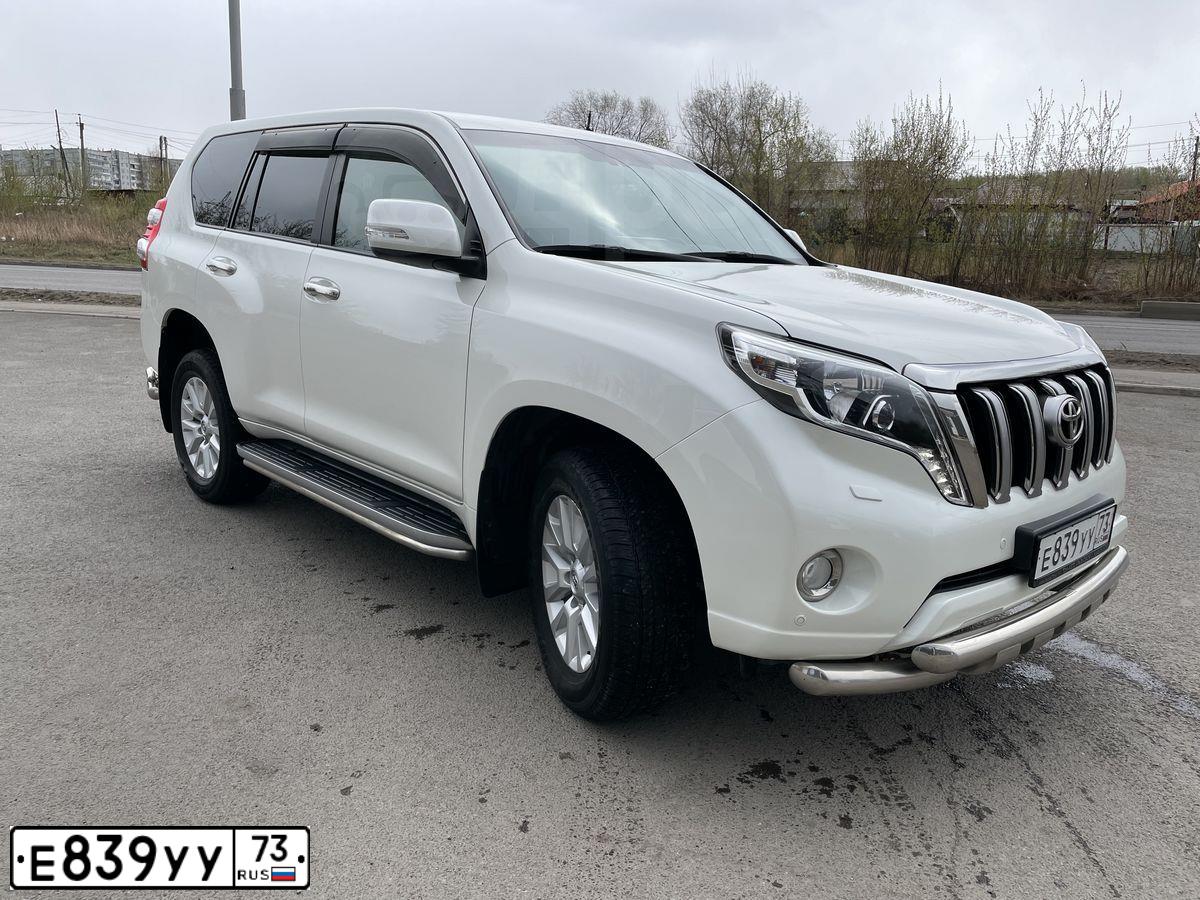 Фото автомобиля TOYOTA LANDCRUISER, 2015 — госномер У587РТ124. Цвет: БЕЛЫЙ
