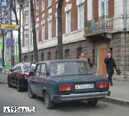 Фото автомобиля LADA 2105, 2000 — госномер В986РР159. Цвет: сине-зеленый