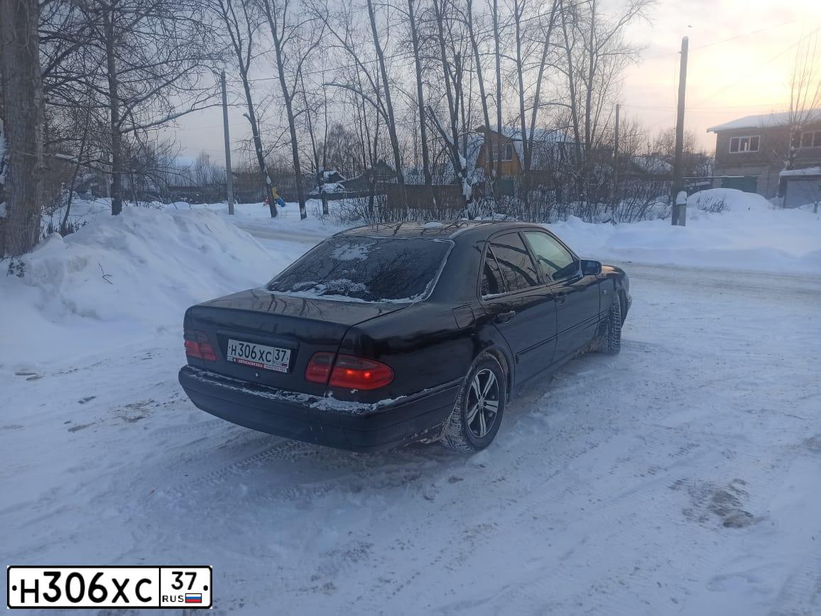 Фото автомобиля МЕРСЕДЕС БЕНЦ E200 СLАSSIС, 1998 — госномер Х467КУ37. Цвет: ЧЕРНЫЙ