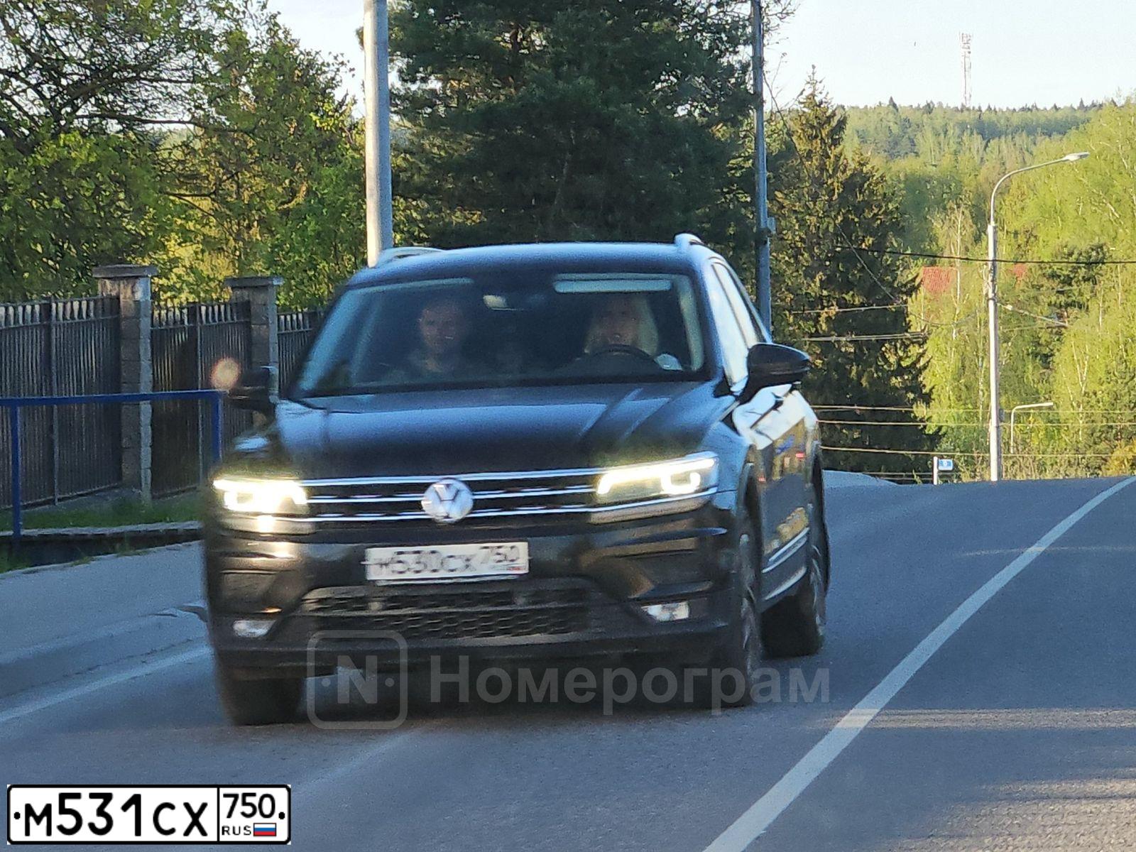 Фото автомобиля LANDROVER RANGE ROVER EVOQUE, 2012 — госномер М545ММ190. Цвет: Серый