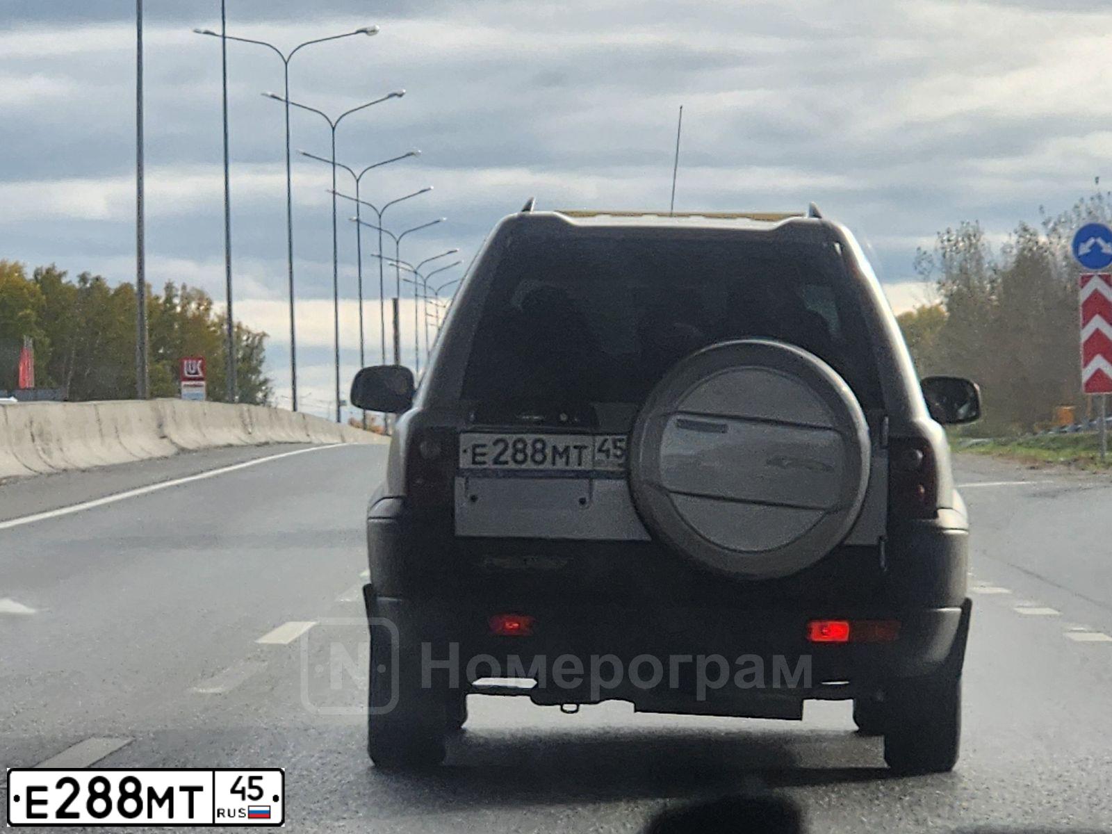 Фото автомобиля LANDROVER FREELANDER, 1998 — госномер В321НЕ172. Цвет: Серебристый