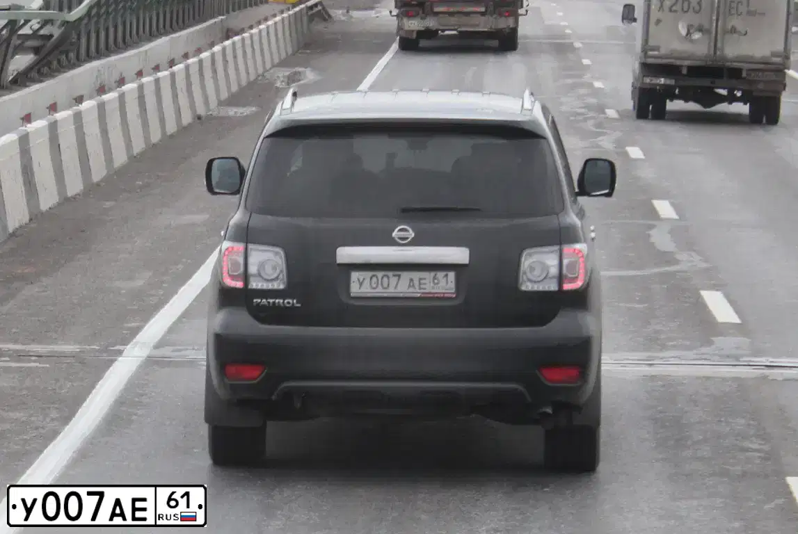 Фото автомобиля NISSAN PATROL, 2010 — госномер У007АЕ61. Цвет: ЧЕРНЫЙ
