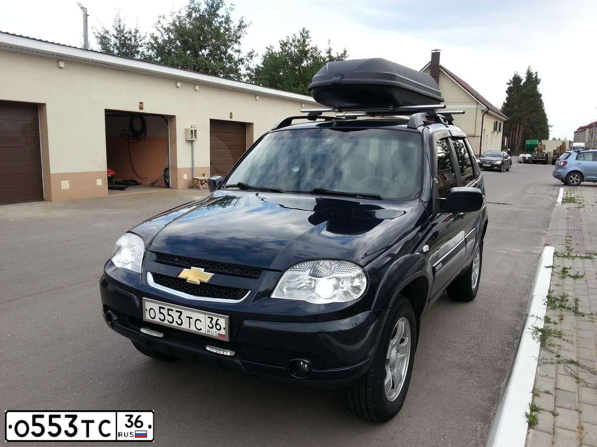 Фото автомобиля CHEVROLET NIVA, 2011 — госномер У400МХ136. Цвет: СИНИЙ МЕТАЛЛИК