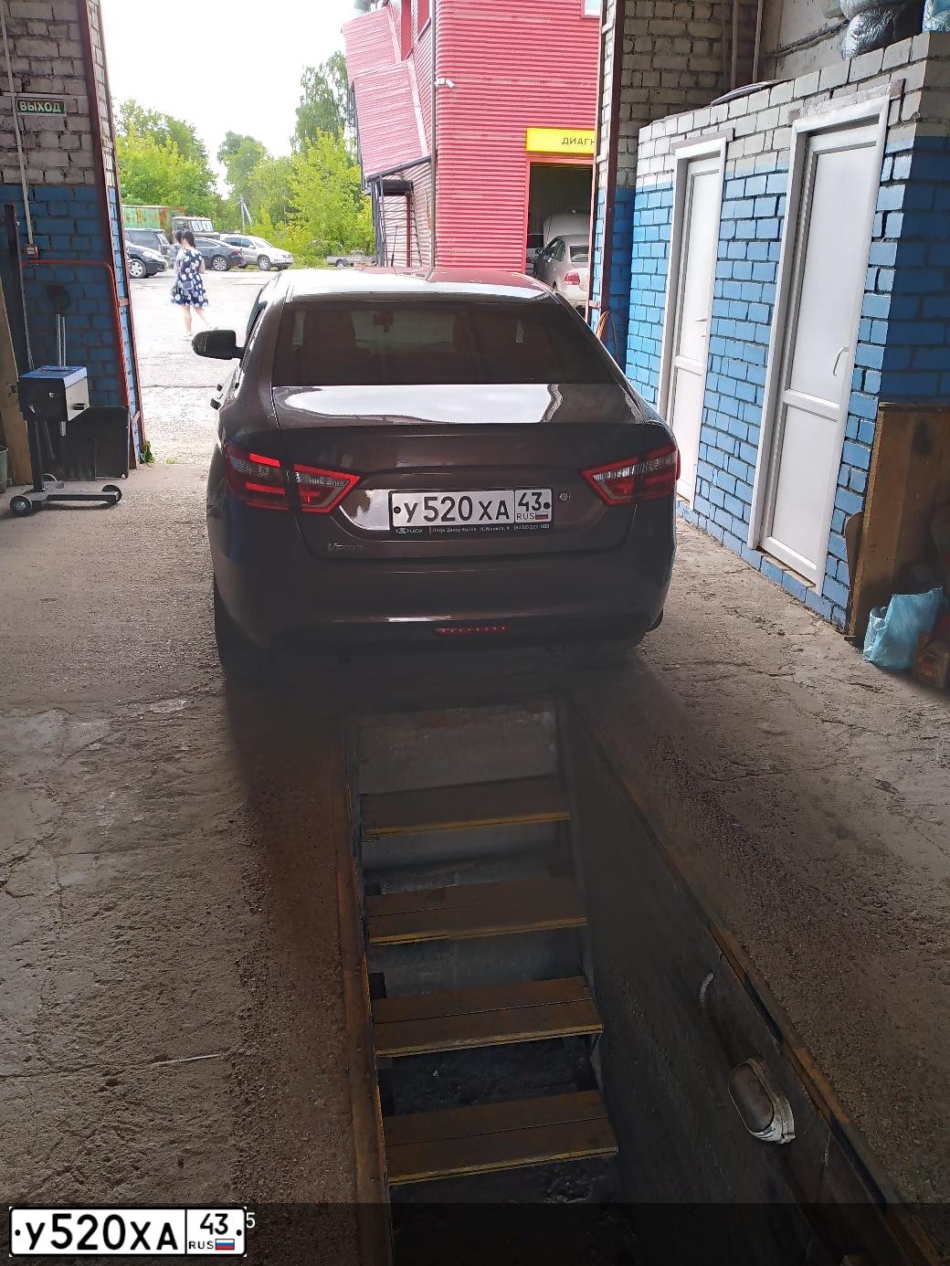 Фото автомобиля LADA VESTA, 2017 — госномер У520ХА43. Цвет: СЕРО-ГОЛУБОЙ