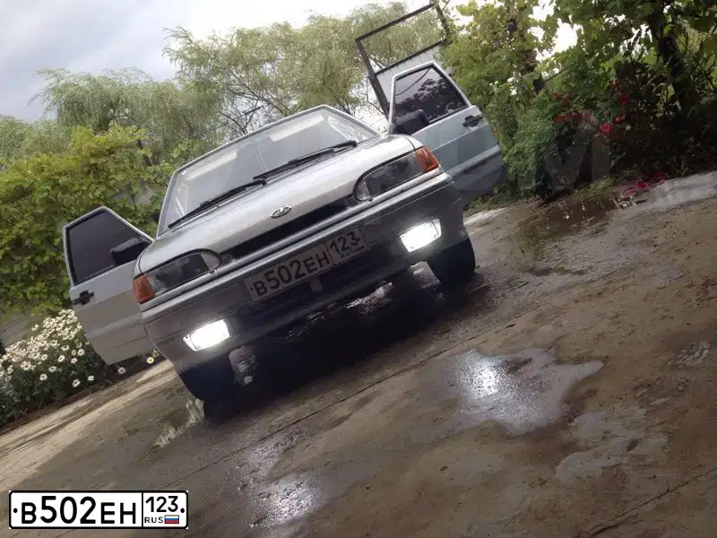 Фото автомобиля LADA 2114 SAMARA, 2005 — госномер В502ЕН123. Цвет: СЕРЕБРИСТО-ЖЕЛТЫЙ