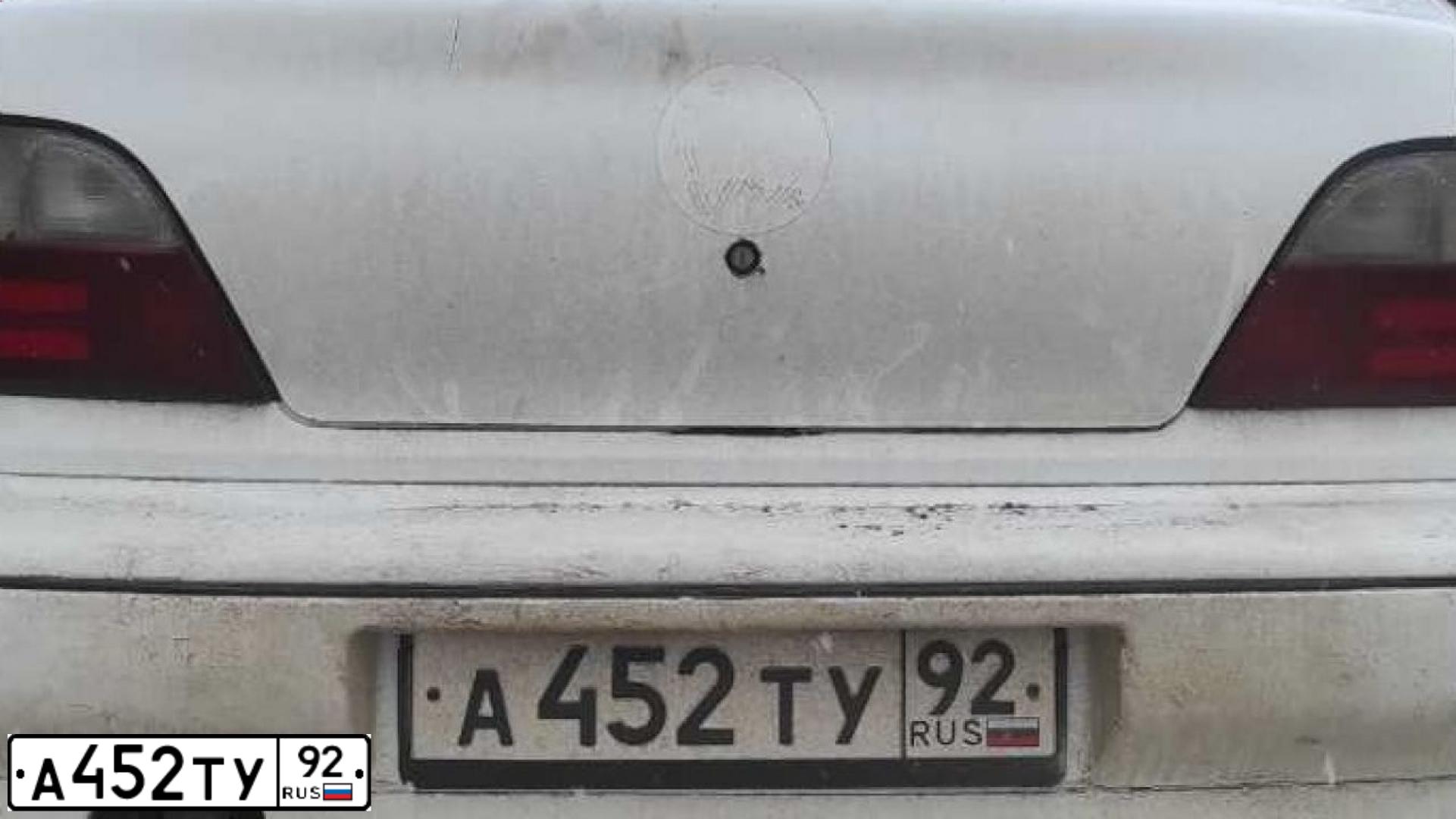 Фото автомобиля DAEWOO NEXIA, 1997 — госномер А452ТУ92. Цвет: Белый