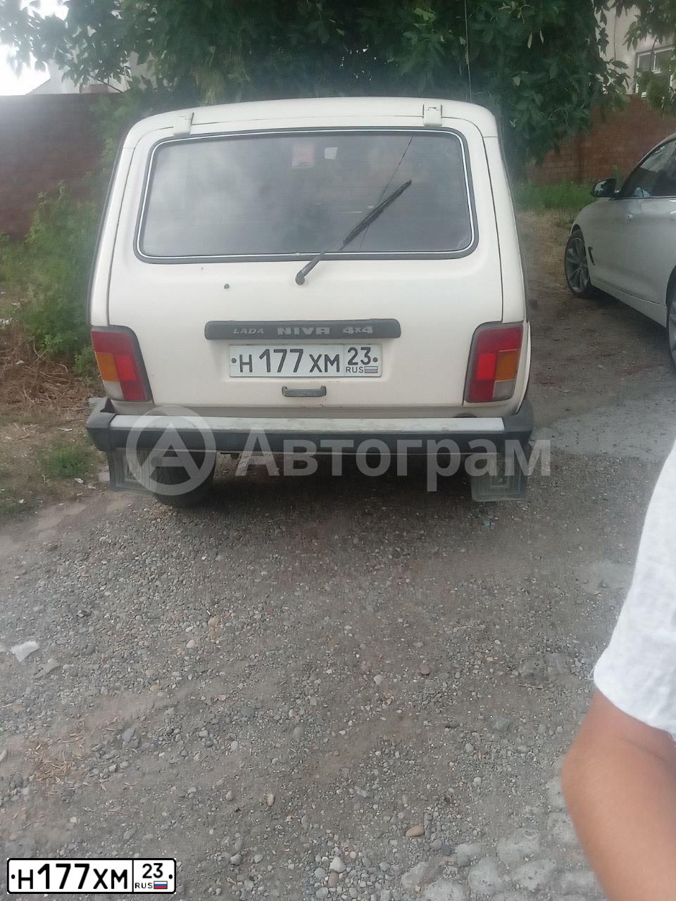 Фото автомобиля LADA 2121 NIVA, 2001 — госномер Н177ХМ23. Цвет: СВЕТЛО БЕЖЕВЫЙ