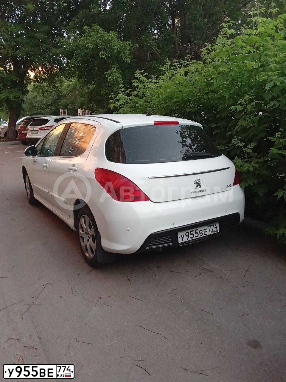 Фото автомобиля PEUGEOT 308, 2011 — госномер У955ВЕ774. Цвет: Белый