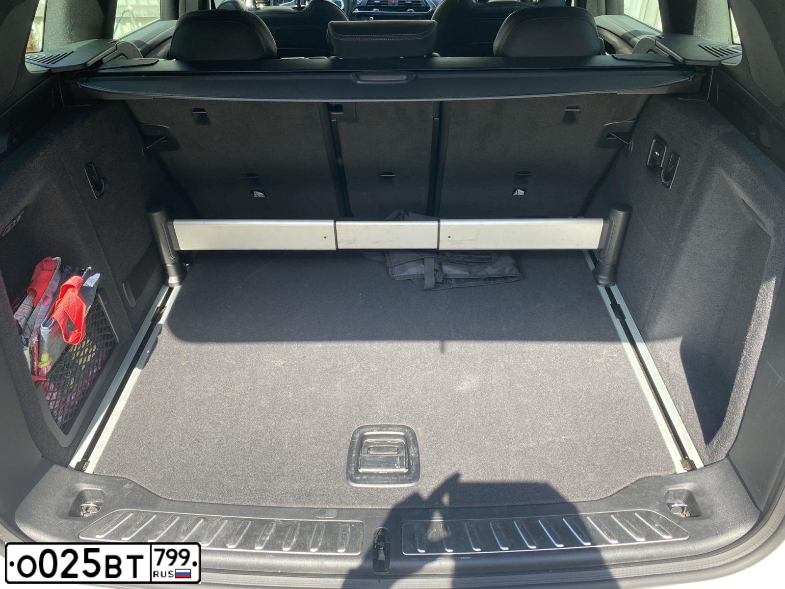 Фото автомобиля NISSAN TERRANO, 2017 — госномер О025ВТ799. Цвет: Серый