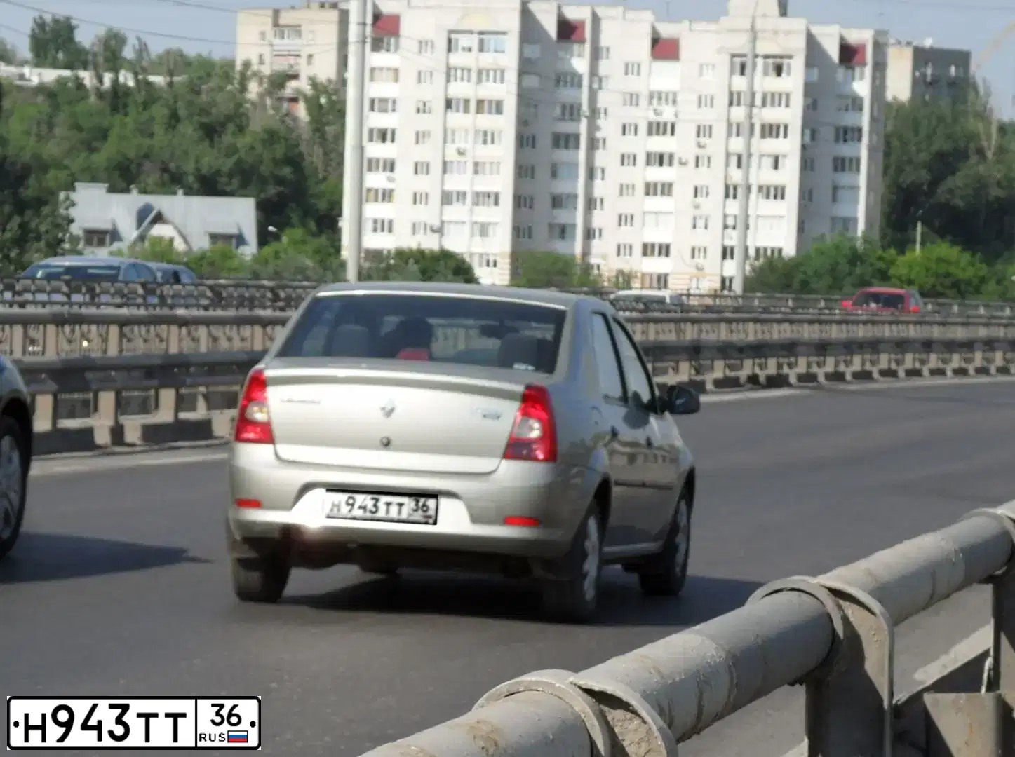 Фото автомобиля RENAULT LOGAN, 2011 — госномер О706АР48. Цвет: БЕЖЕВЫЙ