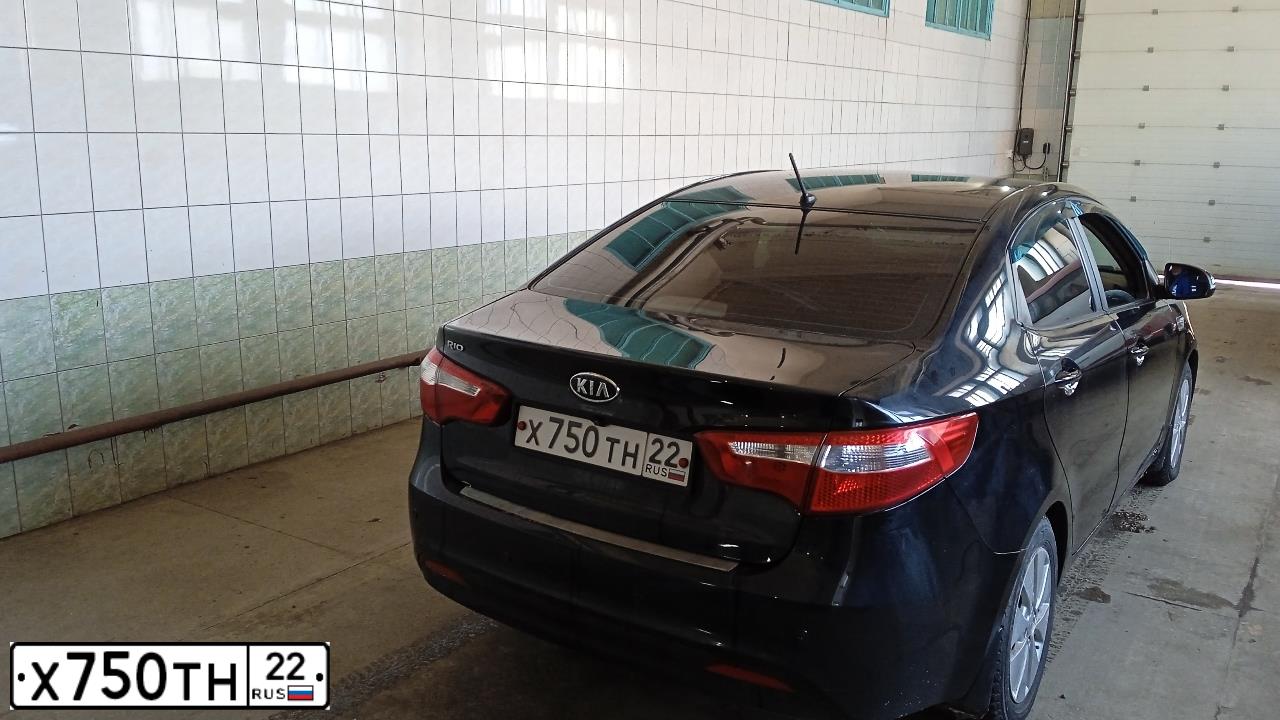 Фото автомобиля KIA RIO, 2014 — госномер Т388ЕС55. Цвет: ГОЛУБОЙ