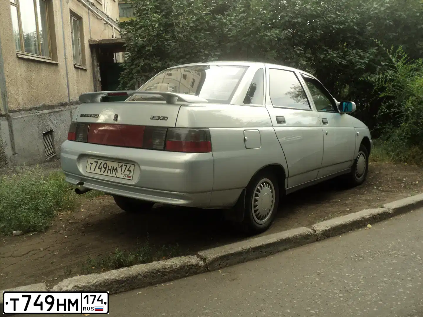 Фото автомобиля LADA 2110, 2004 — госномер Т749НМ174. Цвет: СЕРЕБРИСТО-ЖЕЛТЫЙ