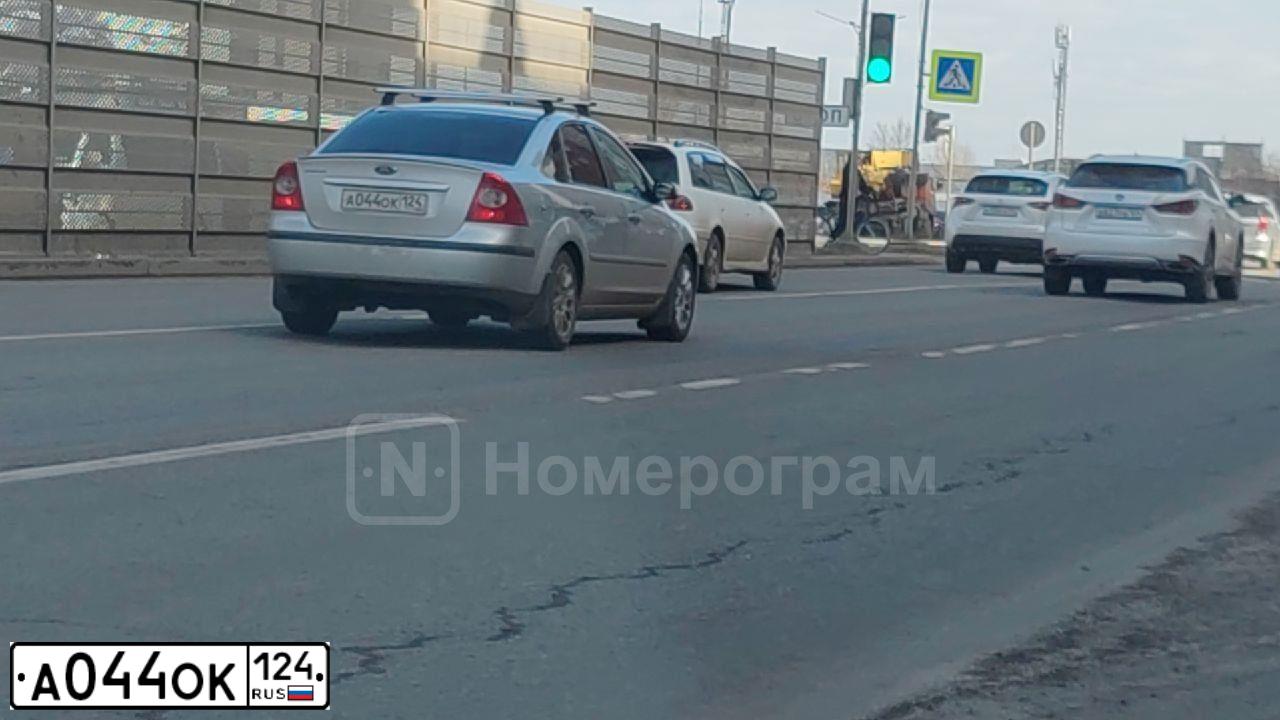 Фото автомобиля FORD FOCUS, 2006 — госномер С474СК24. Цвет: Серебристый