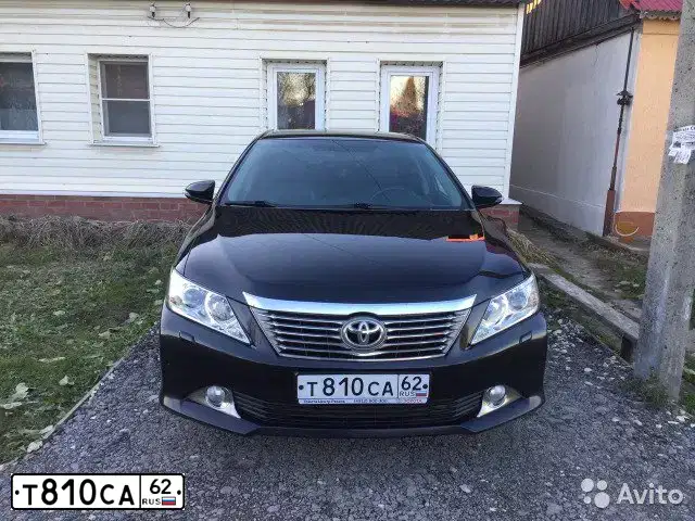 Фото автомобиля TOYOTA CAMRY, 2014 — госномер К611УР196. Цвет: ЧЕРНЫЙ
