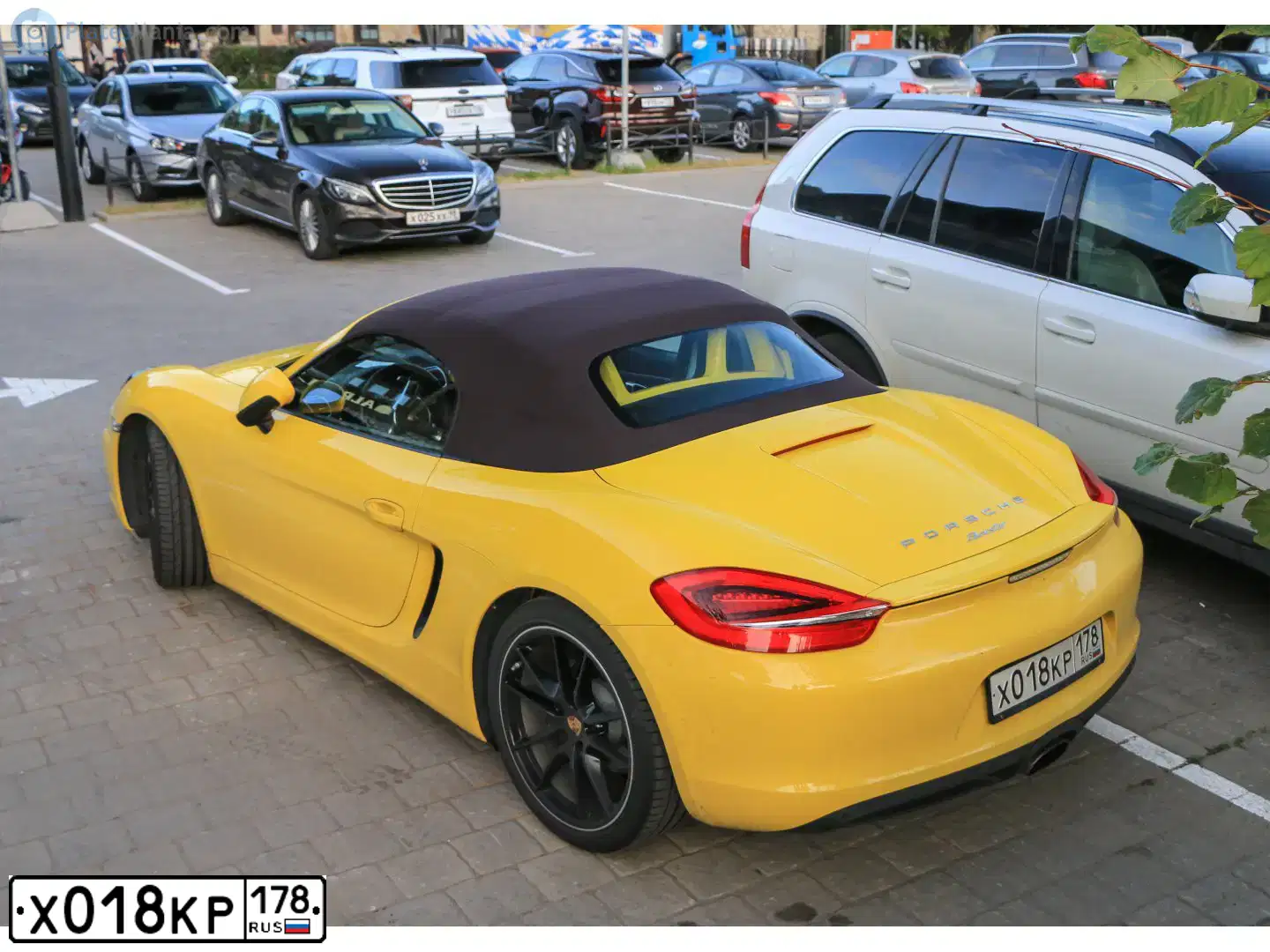 Фото автомобиля PORSCHE BOXSTER, 2012 — госномер Р419ОТ46. Цвет: ЖЁЛТЫЙ