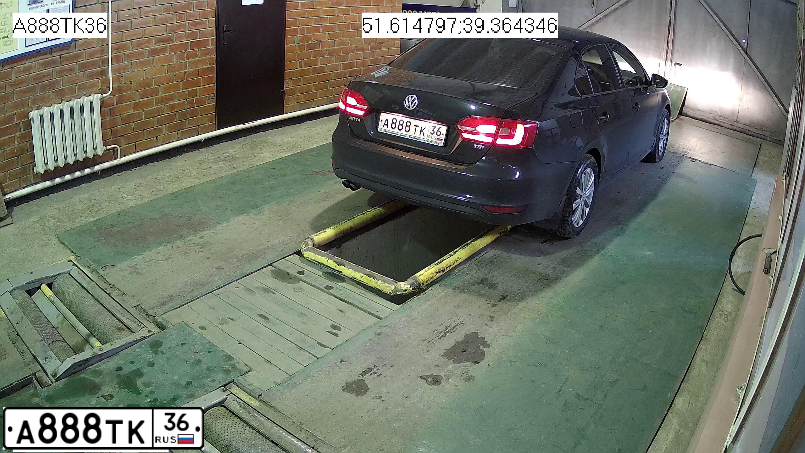 Фото автомобиля VOLKSWAGEN JETTA, 2013 — госномер А888ТК36. Цвет: ЧЕРНЫЙ