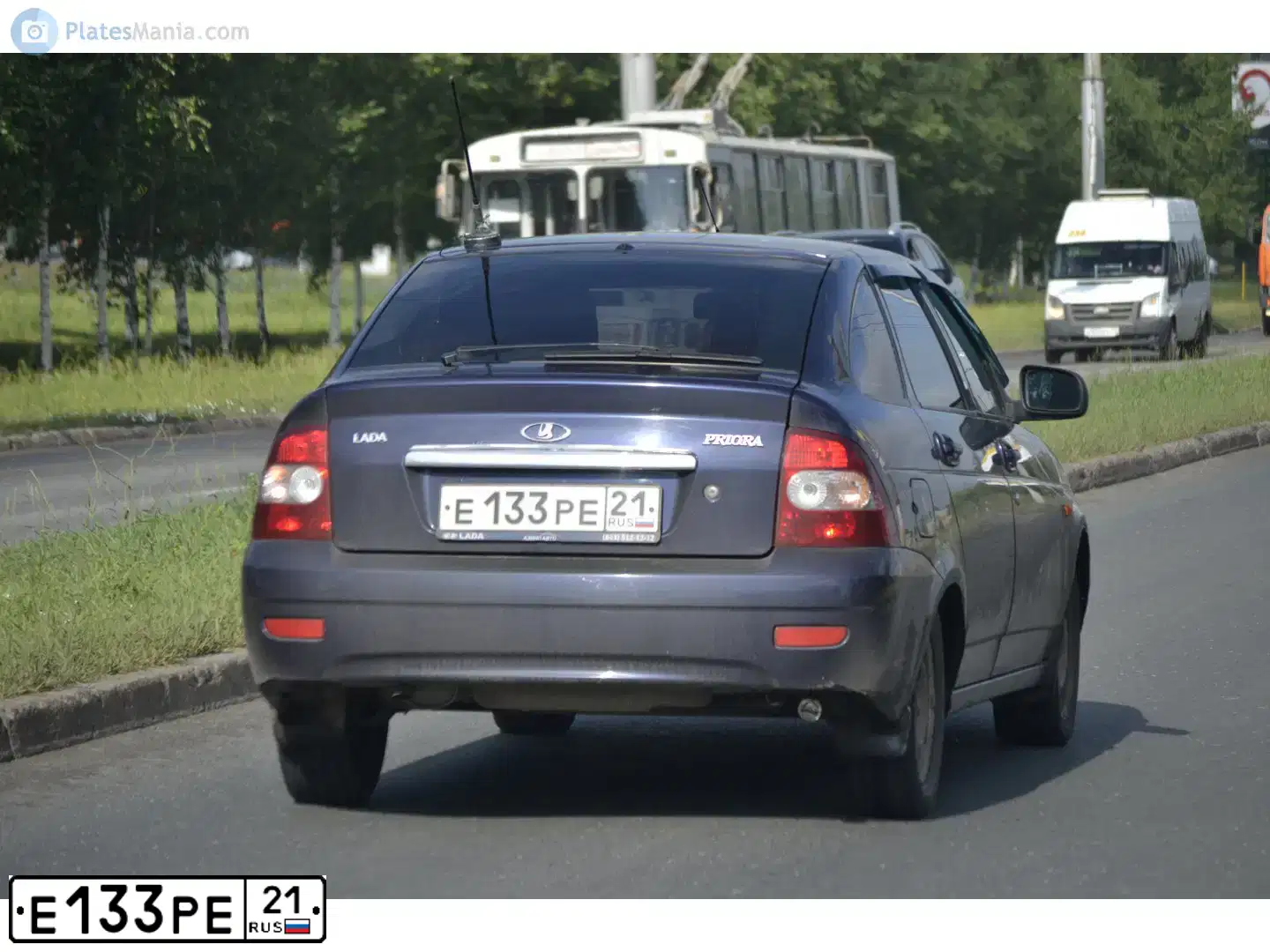 Фото автомобиля LADA 2172 PRIORA, 2011 — госномер Е133РЕ21. Цвет: СИНИЙ