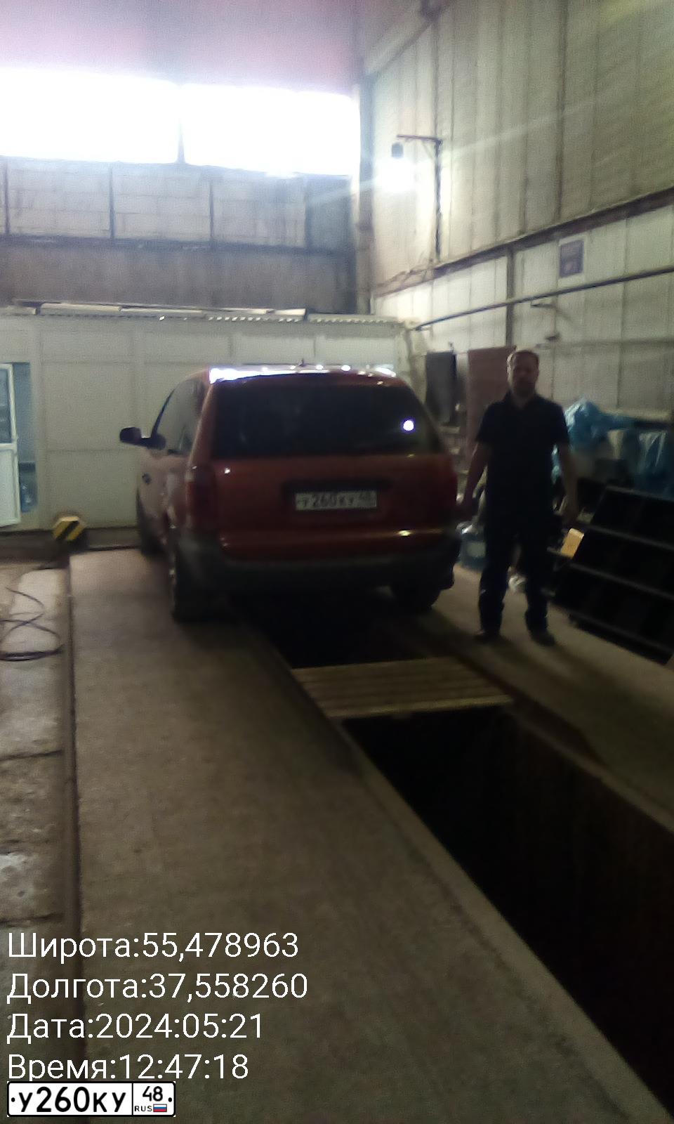 Фото автомобиля DODGE /GRAND/ CARAVAN, 2000 — госномер О510ММ71. Цвет: Красный