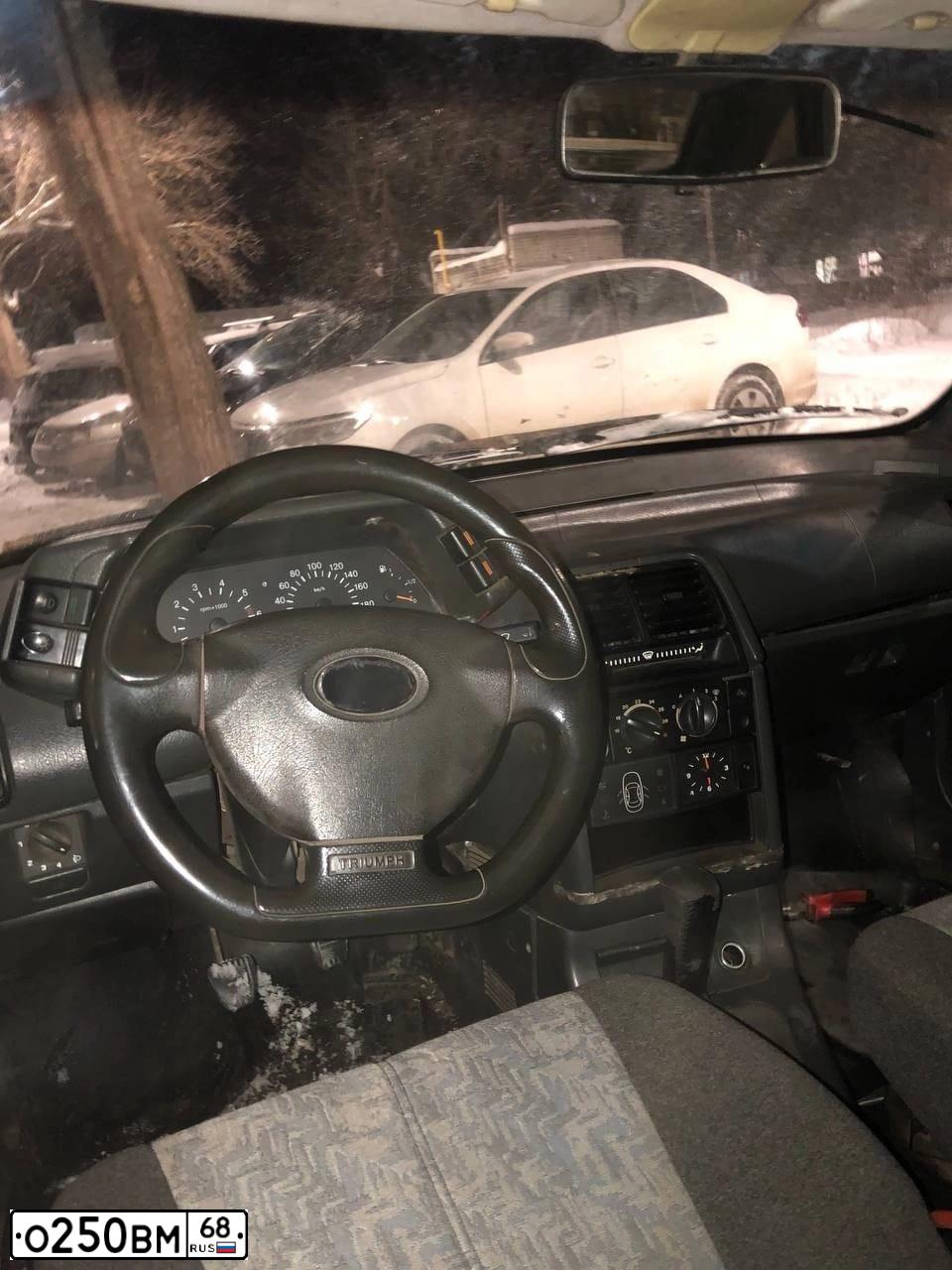 Фото автомобиля LADA 2112, 2003 — госномер Х414НН136
