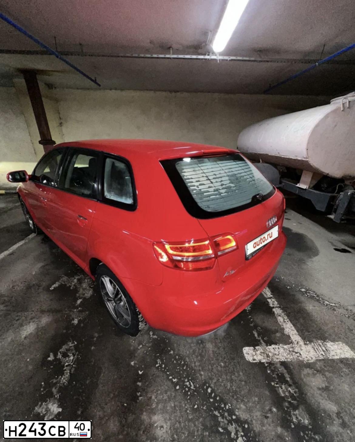 Фото автомобиля AUDI A3, 2011 — госномер М473УА799. Цвет: Красный