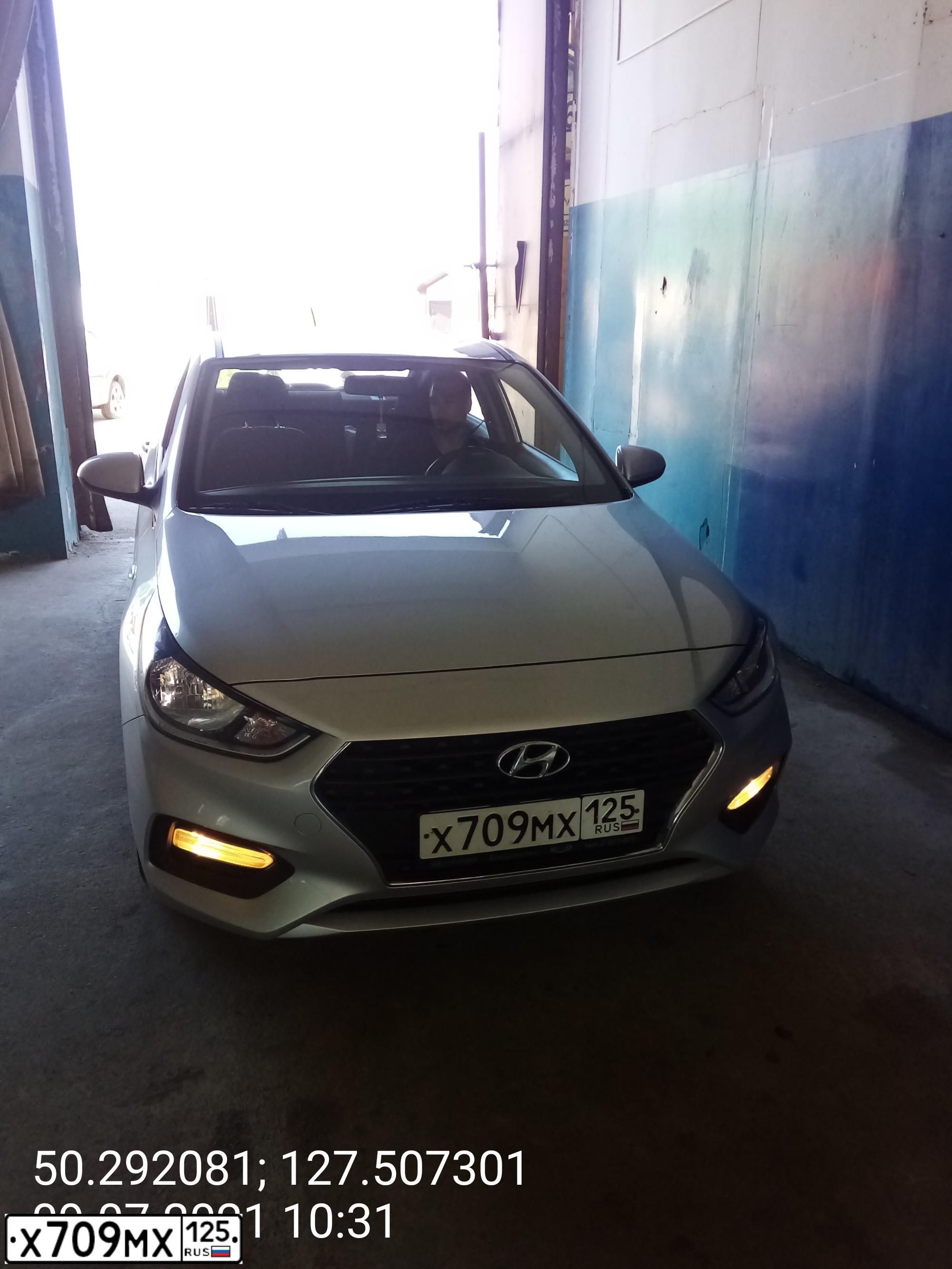 Фото автомобиля HYUNDAI SOLARIS, 2017 — госномер К370ТР28. Цвет: СЕРЕБРИСТЫЙ
