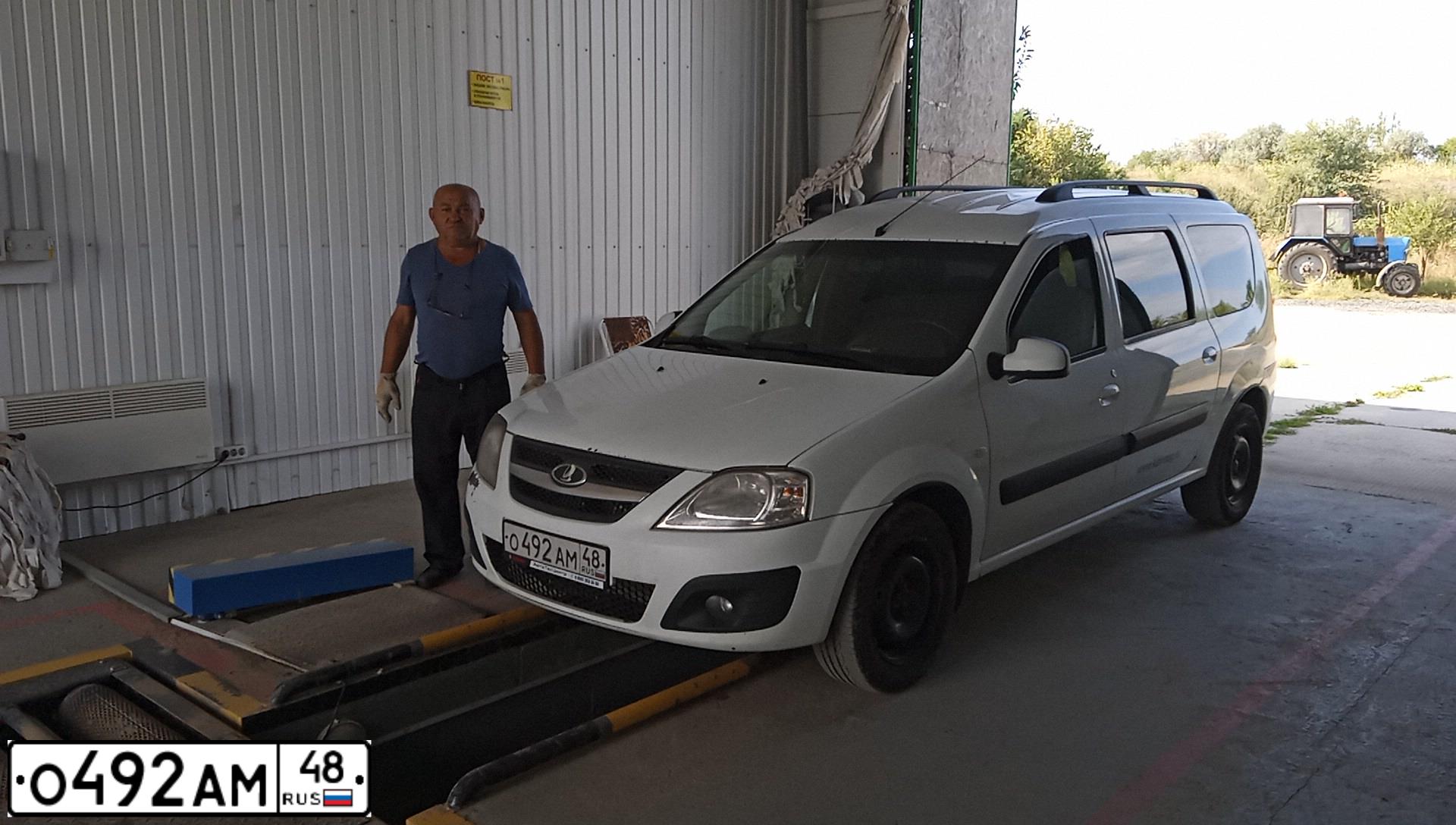 Фото автомобиля LADA LARGUS, 2017 — госномер О492АМ48. Цвет: БЕЛЫЙ
